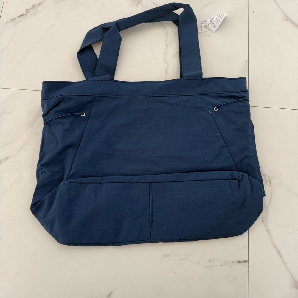 Lululemon Tote Bag 18L - Picture 2 of 3
